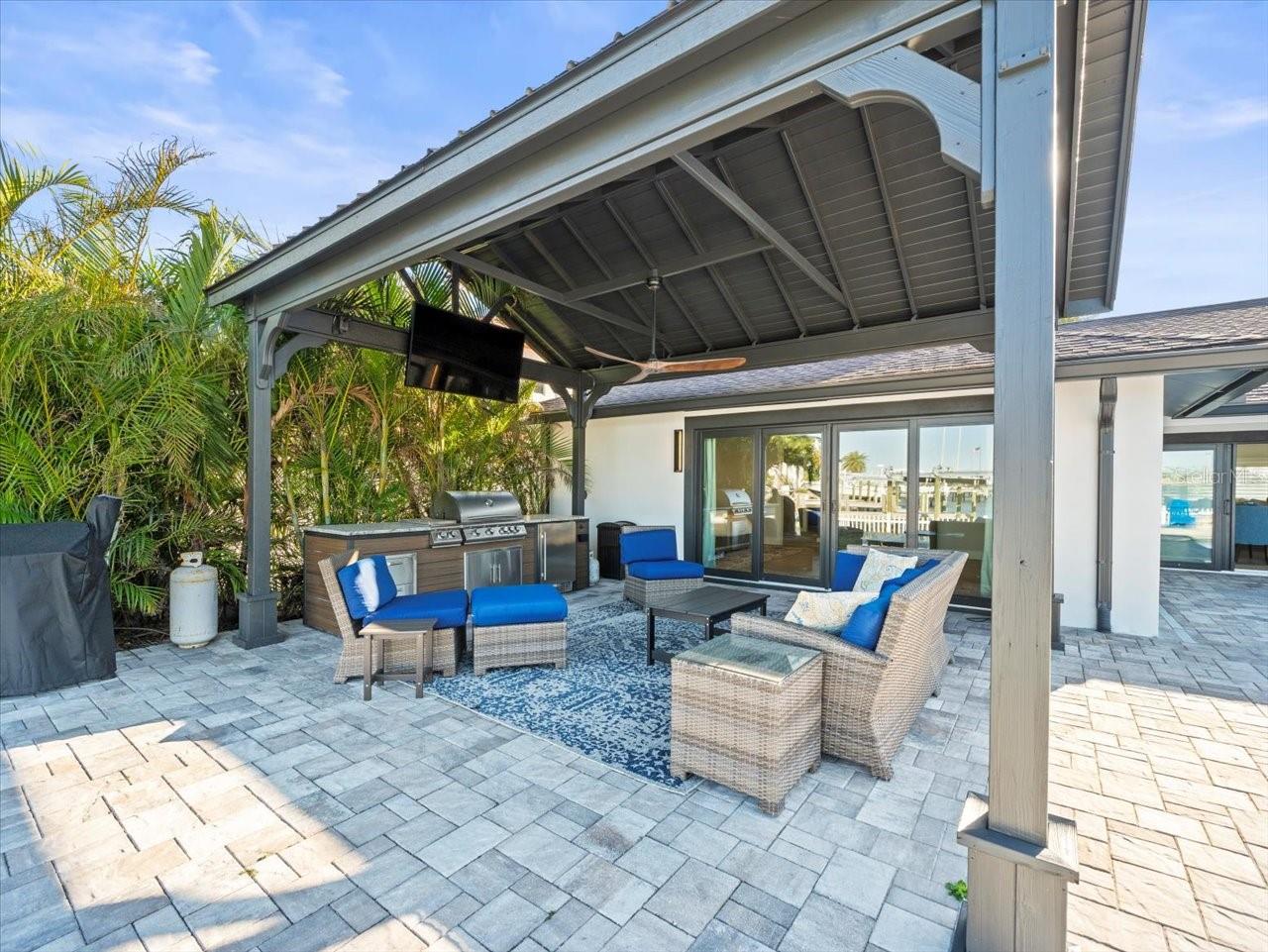 THREE PALMS POINT - Residential