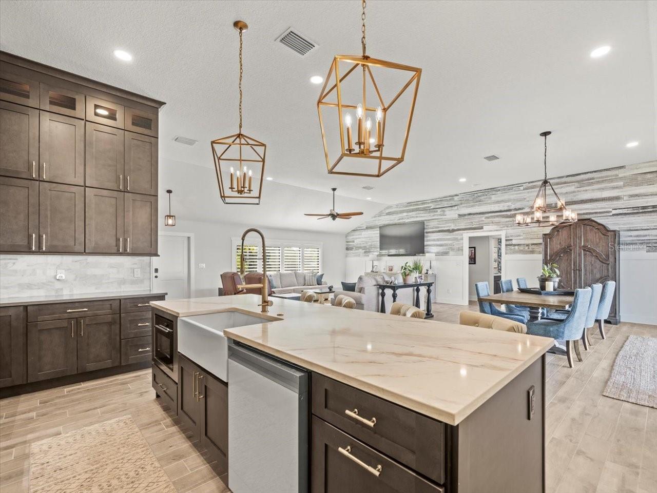 THREE PALMS POINT - Residential