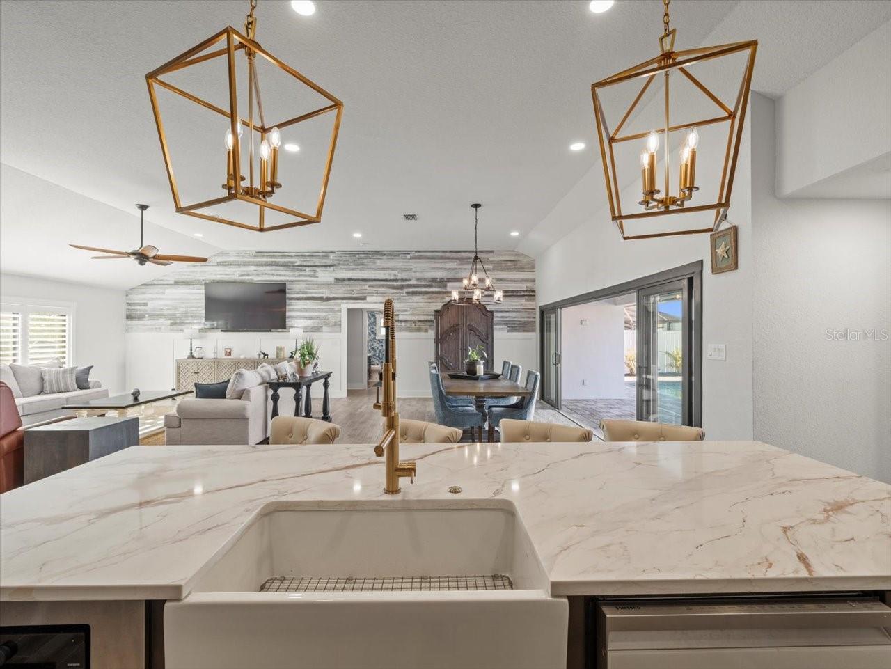 THREE PALMS POINT - Residential