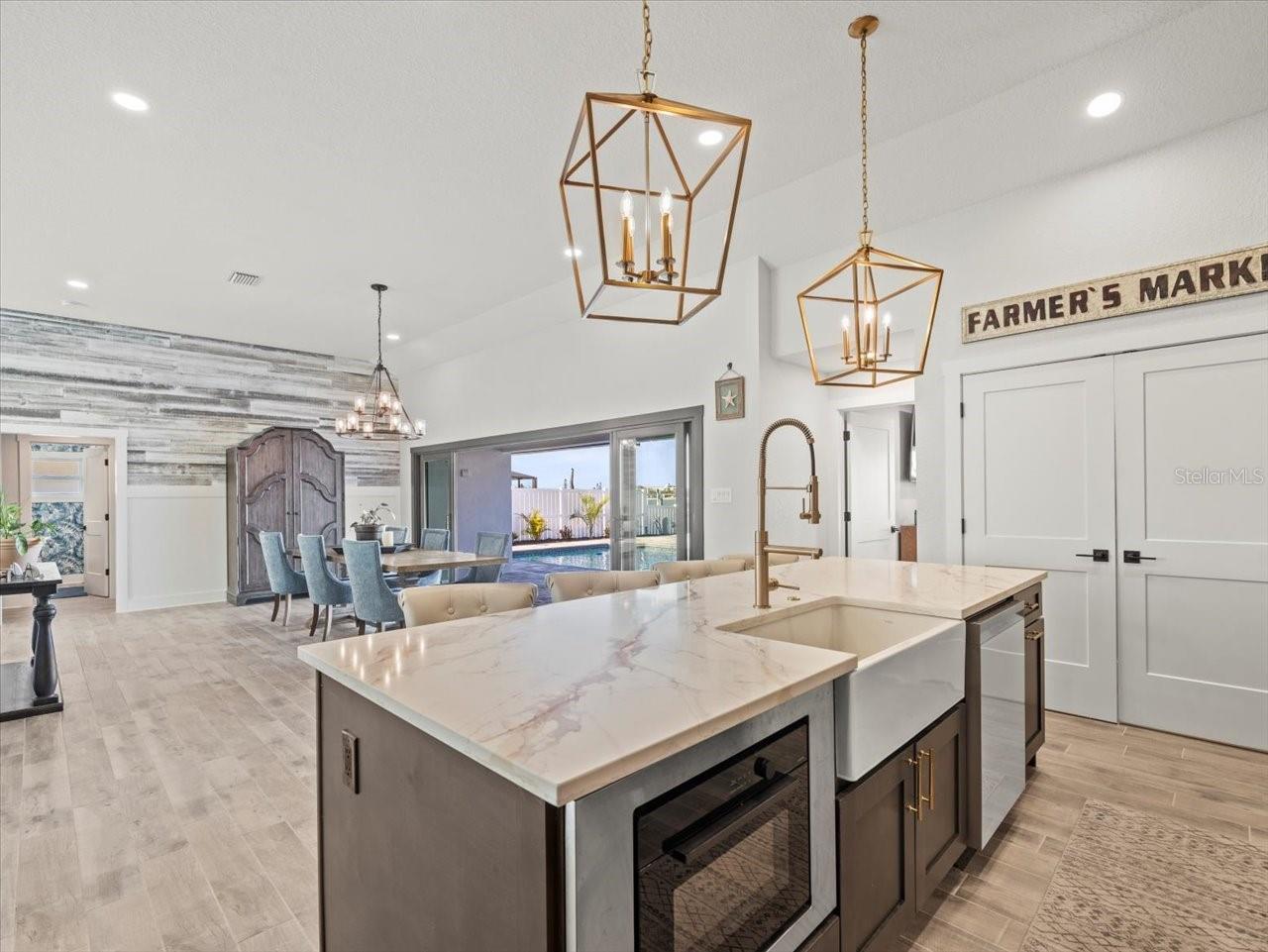 THREE PALMS POINT - Residential