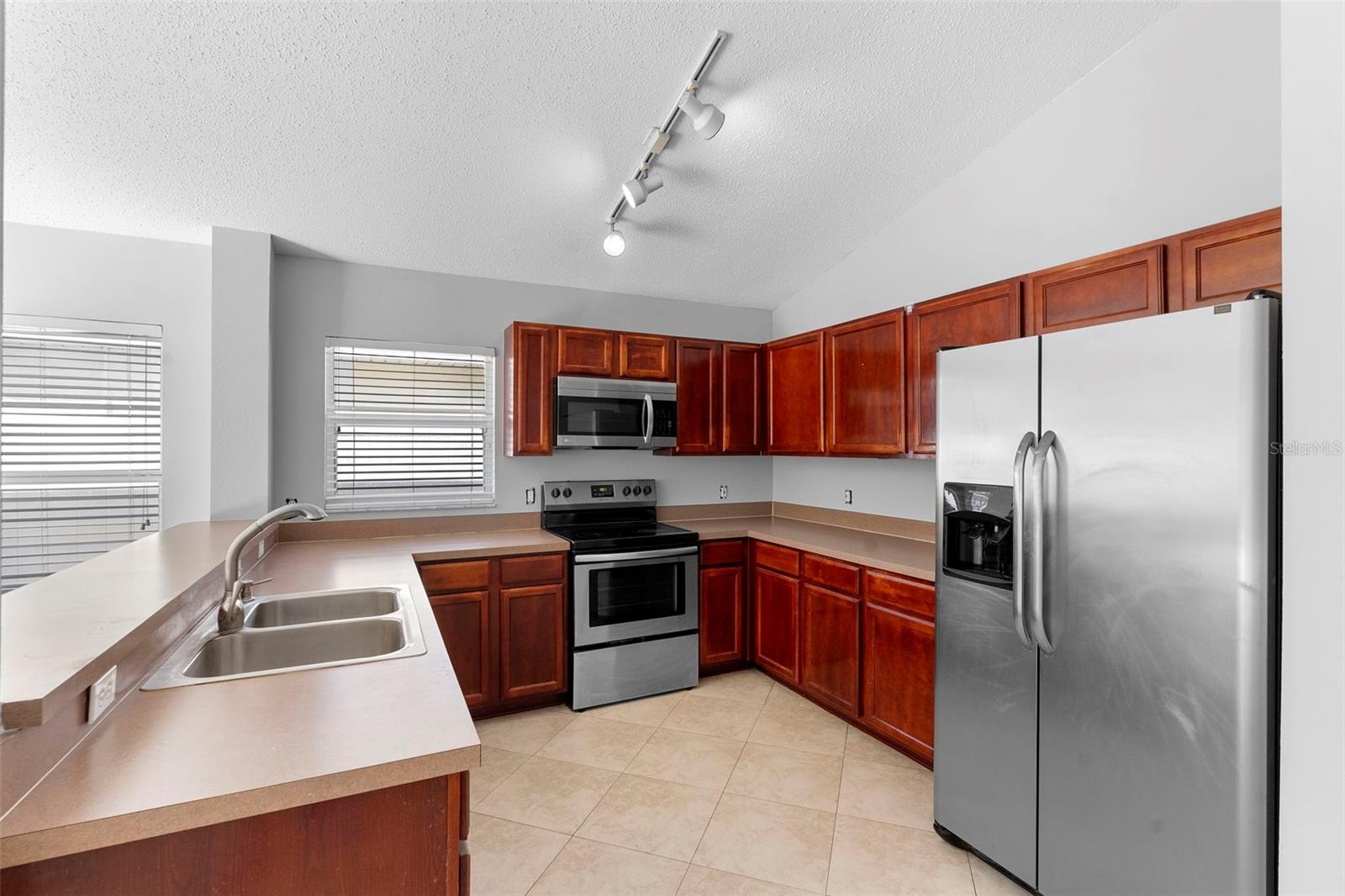 BRIDGEWATER AT TOWN CENTER - Residential