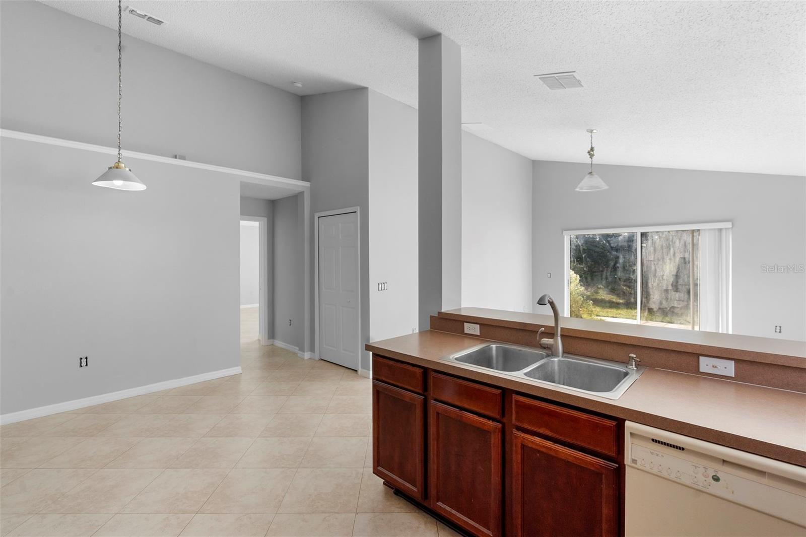 BRIDGEWATER AT TOWN CENTER - Residential