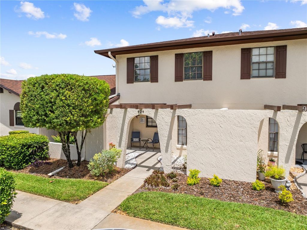 Photo of 929 Michigan Avenue, Saint Cloud, FL 34769 (MLS # S5149321)