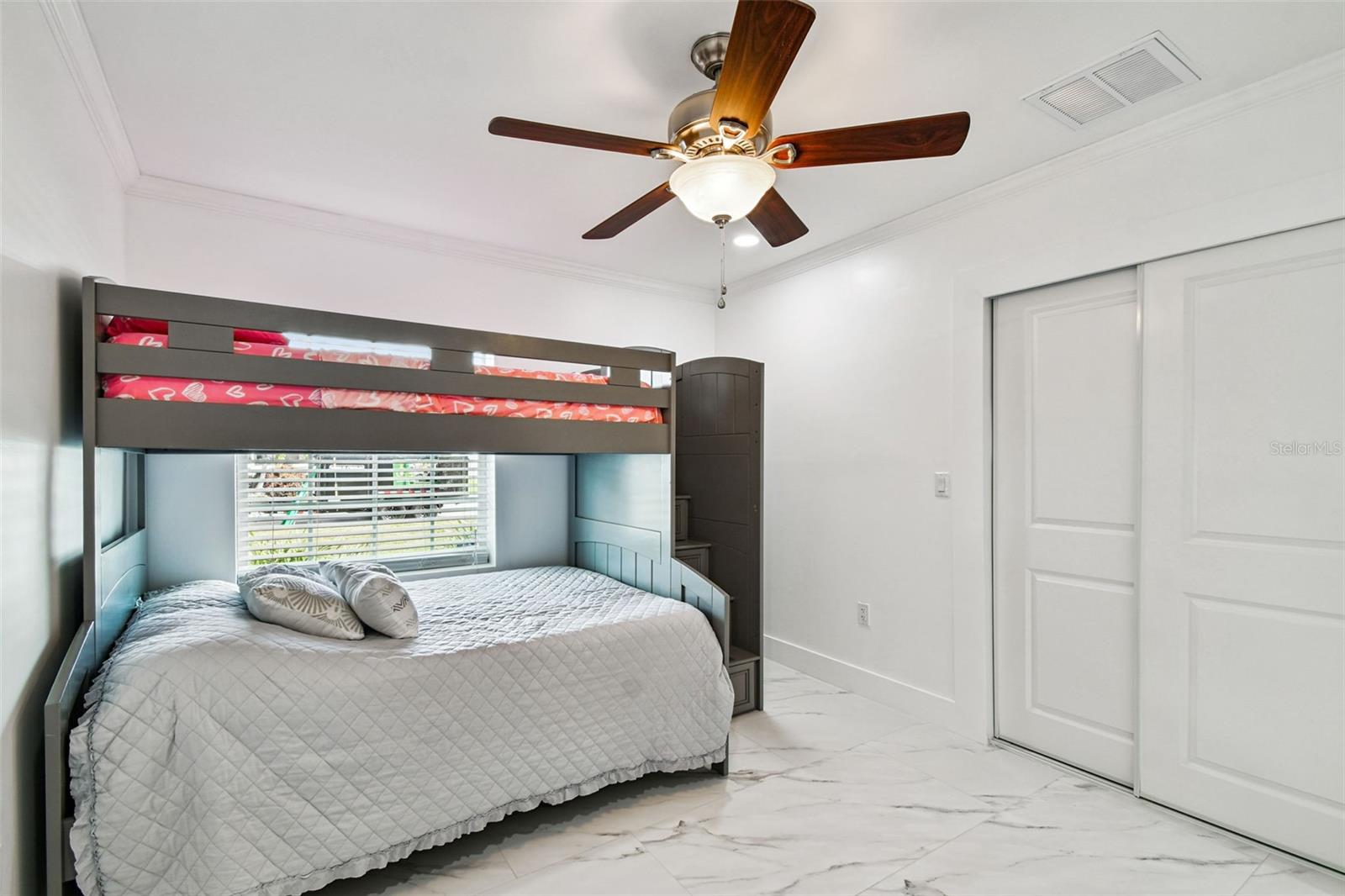 BAY CREST PARK UNIT 05 - Residential