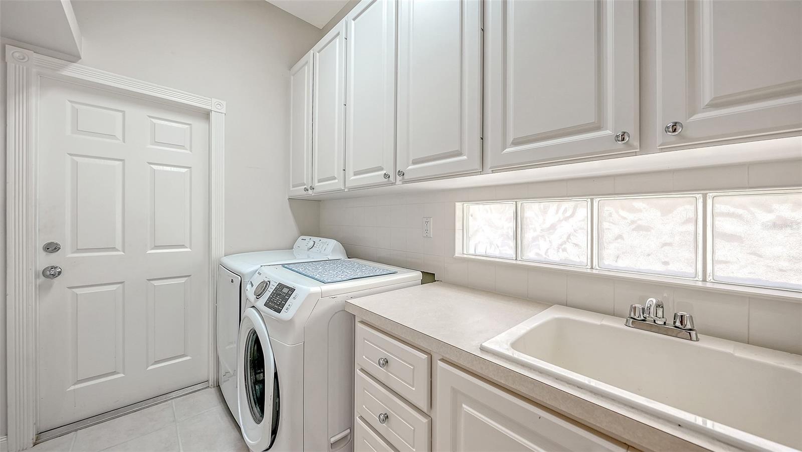 VILLAGEWALK - Residential