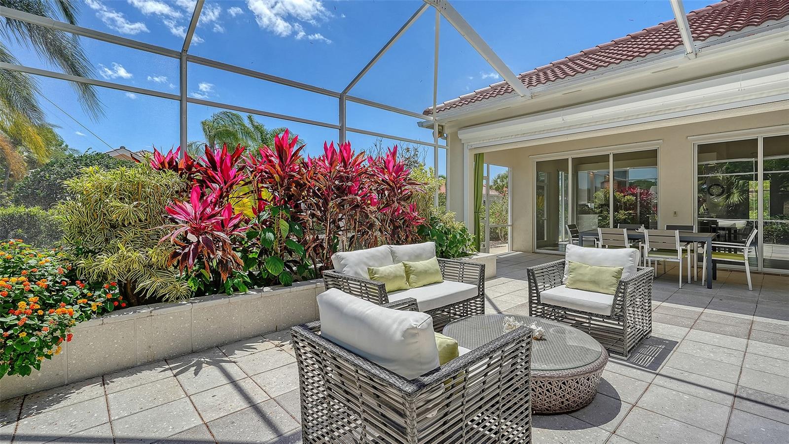 VILLAGEWALK - Residential