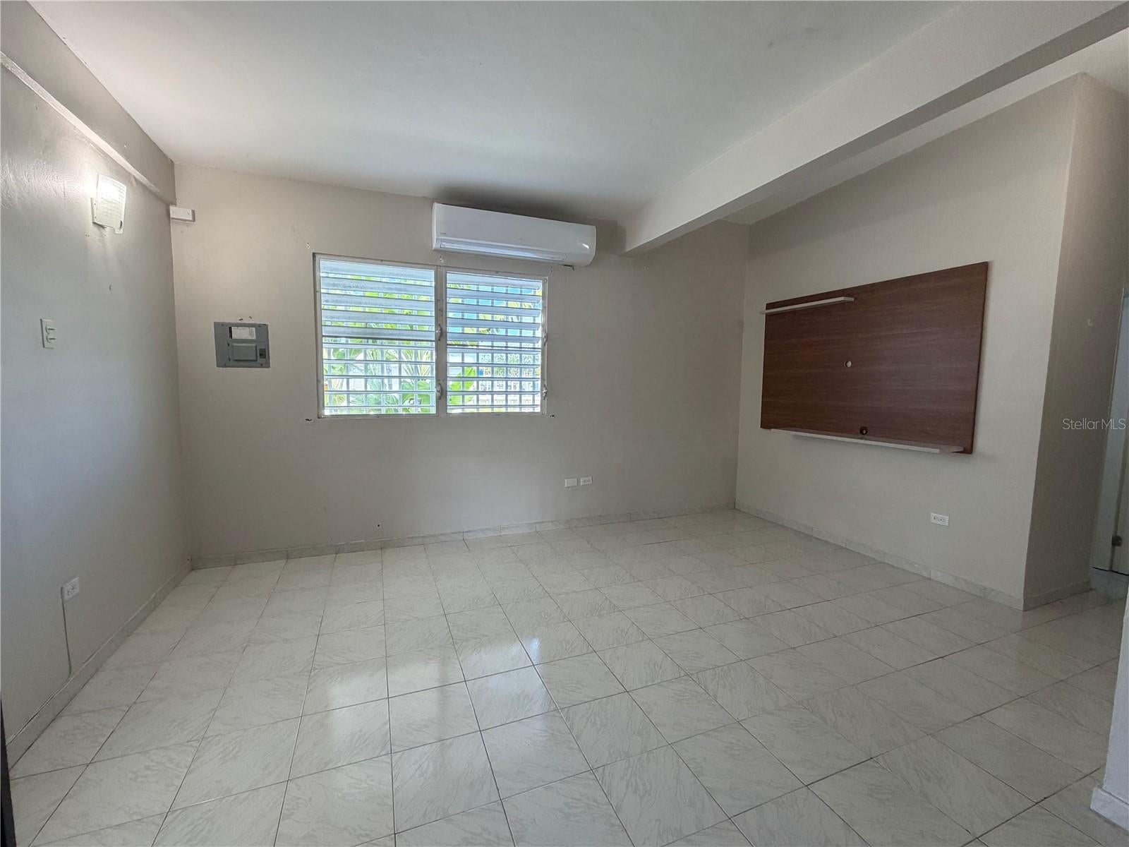A-24 Calle 4 URB. EXTENSION SANTA ISIDRA I