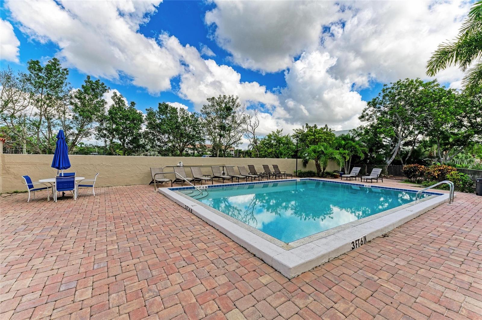 CONQUISTADOR BAY CLUB - Residential