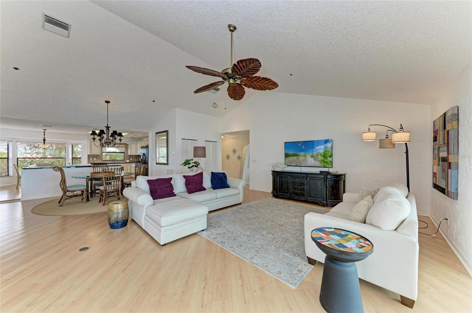 CONQUISTADOR BAY CLUB - Residential