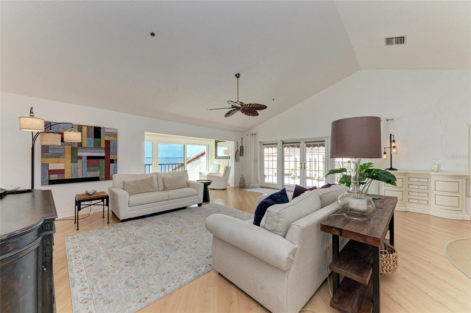 CONQUISTADOR BAY CLUB - Residential