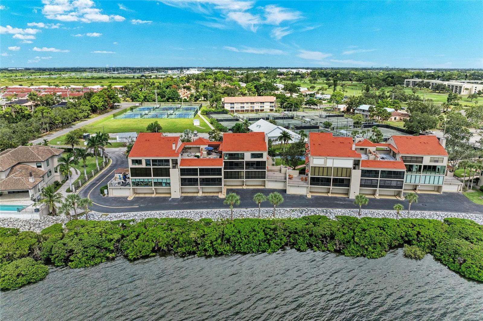 CONQUISTADOR BAY CLUB - Residential