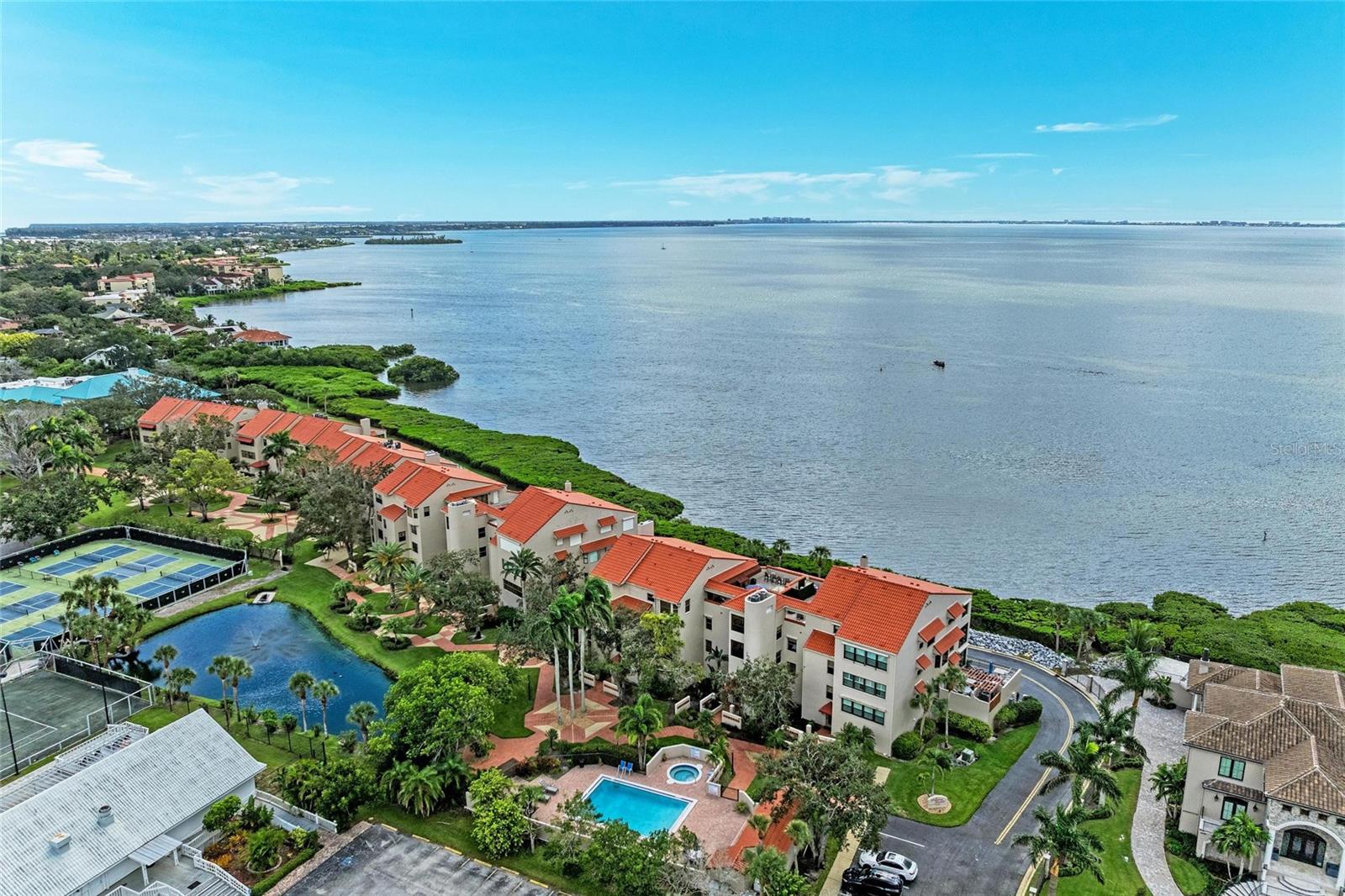CONQUISTADOR BAY CLUB - Residential
