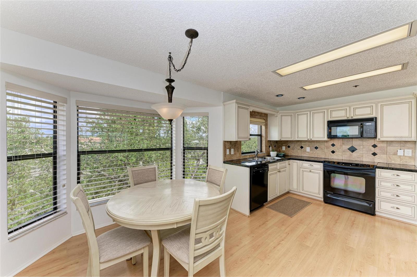 CONQUISTADOR BAY CLUB - Residential