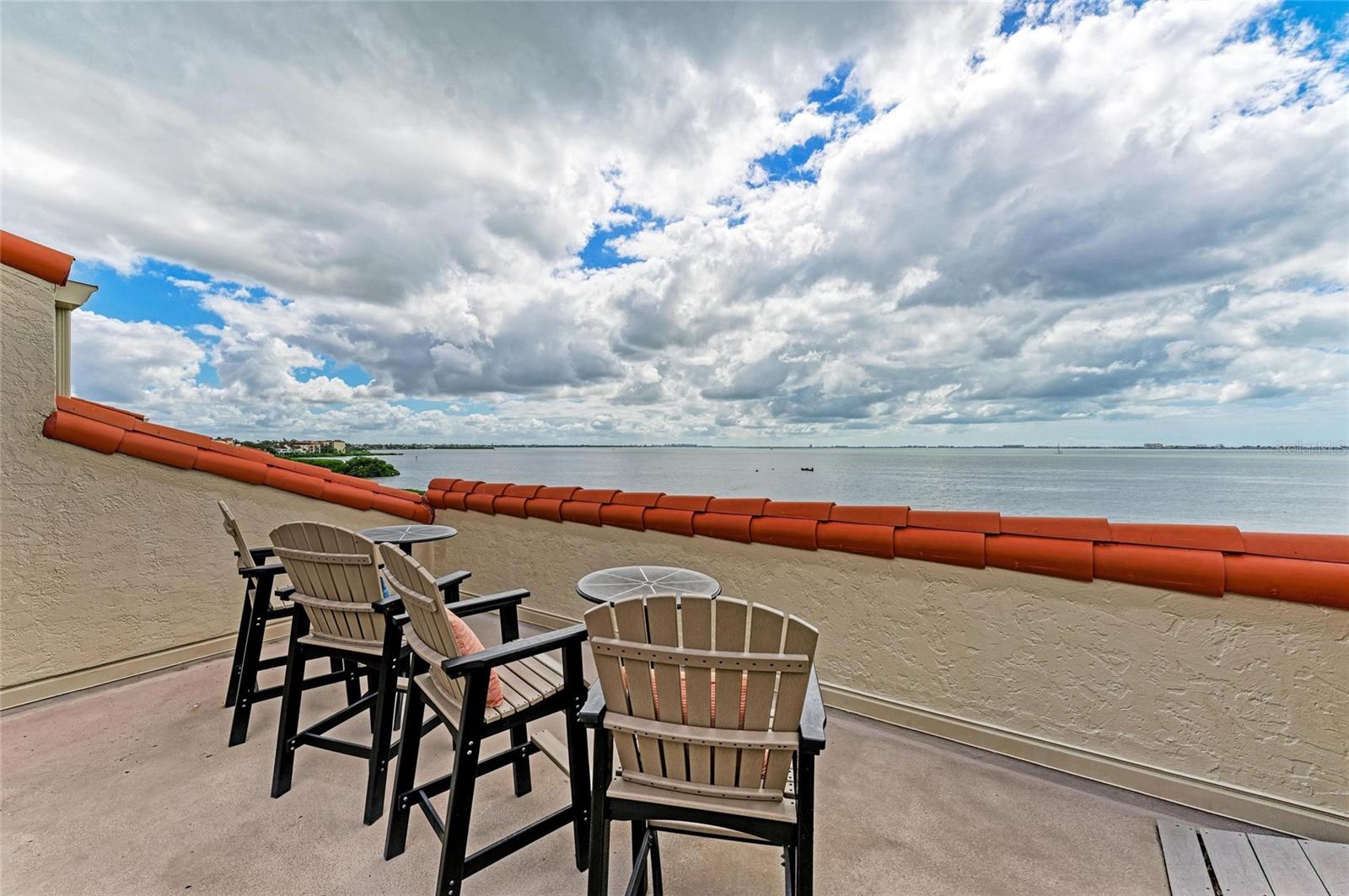CONQUISTADOR BAY CLUB - Residential