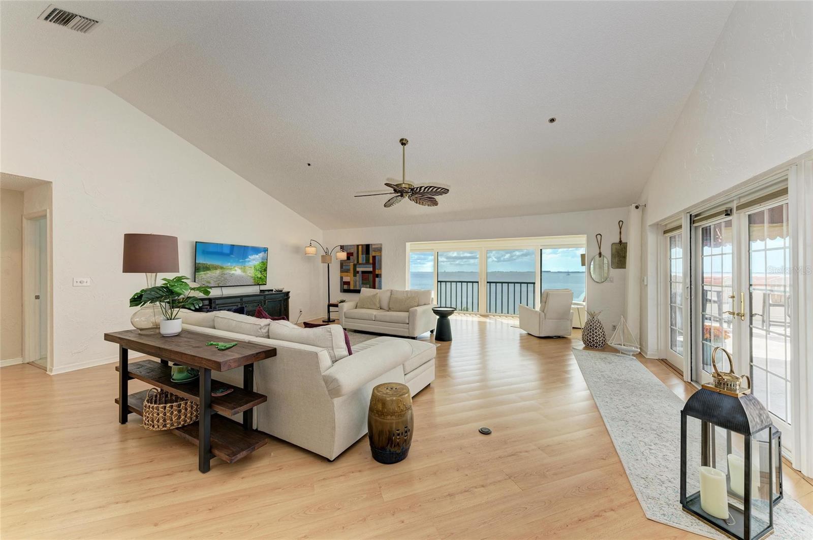 CONQUISTADOR BAY CLUB - Residential