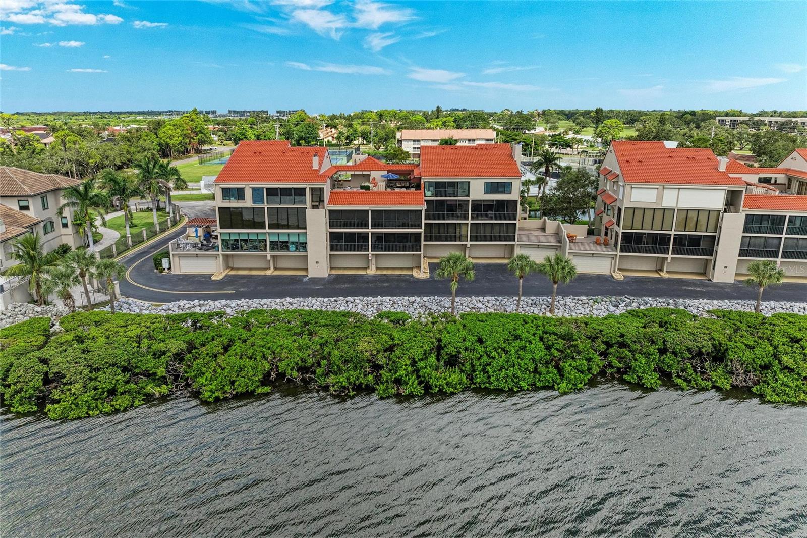 CONQUISTADOR BAY CLUB - Residential