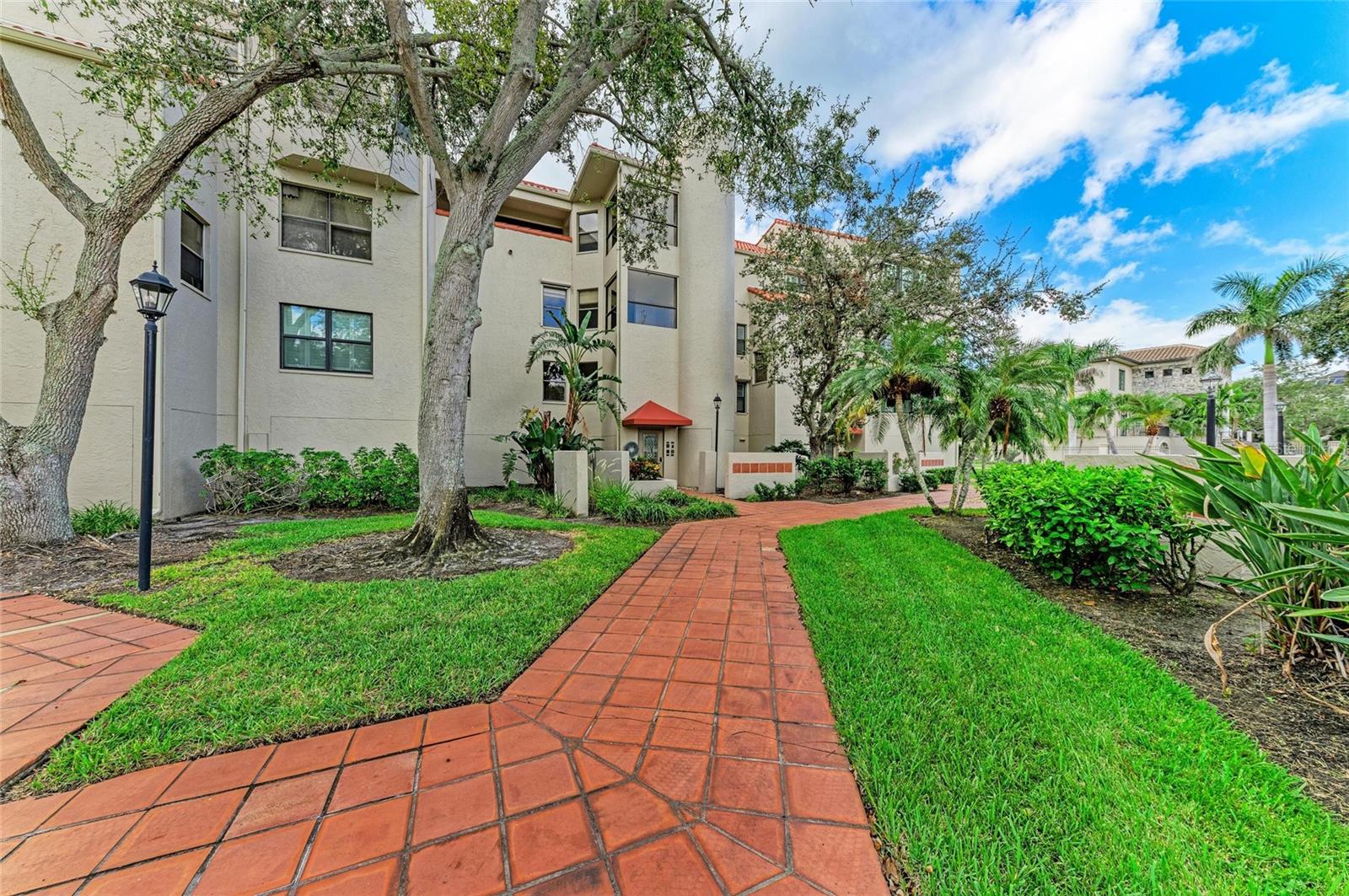 CONQUISTADOR BAY CLUB - Residential