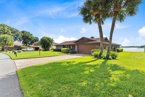 A home in WINTER HAVEN