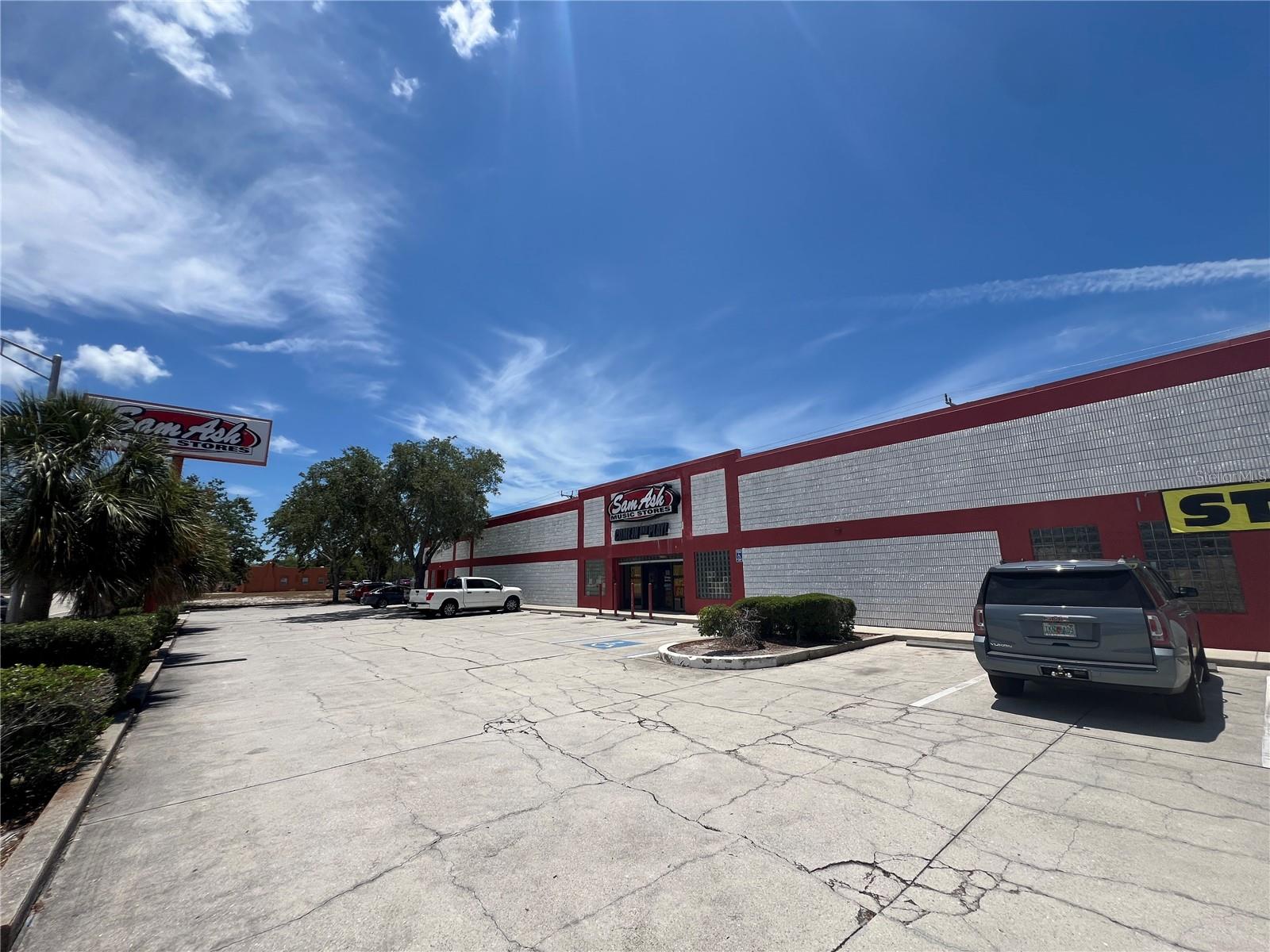 This 9,600 SF freestanding retail building is located on a 33,280 SF GC - General Commercial zoned lot with lots of frontage and visibility along Tamiami Trail / US 41 directly across from Sarasota Bradenton International Airport. The site is a great specialty retail location currently occupied by a Sam Ash music store who will be vacating in a few months. The space features a primarily open floorplan, high ceilings, and mezzanine storage on the building ends. Minutes from the Ringling Museum and Downtown Sarasota, the site's location enjoys traffic flow from nearby Bradenton, Anna Maria Island, and the greater Tampa Bay Market.
Traffic count is 38,500 VPD
Located in Sarasota west of US 301 and I-75 offering easy access to surrounding areas.