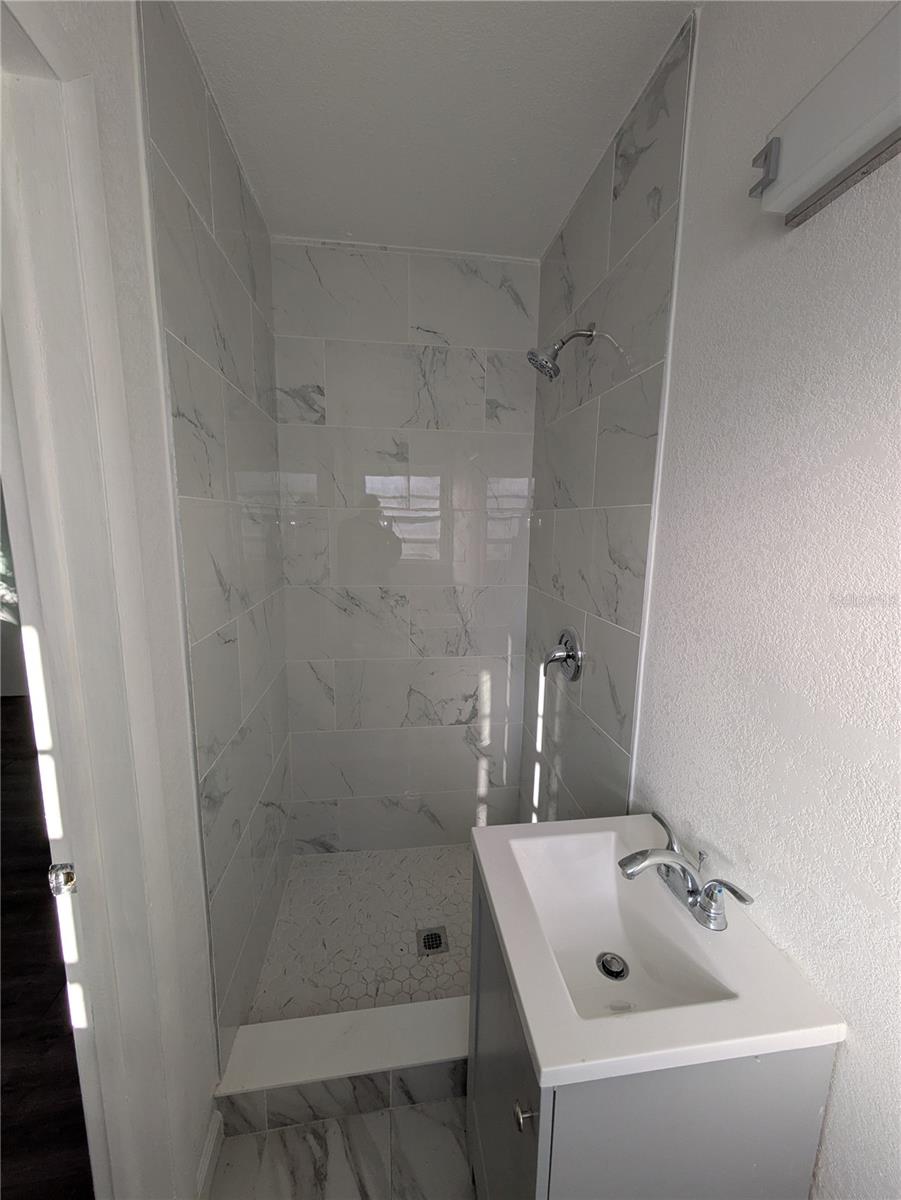 TILSEN MANOR BLKS 2 3 4 5 6 8 - Residential