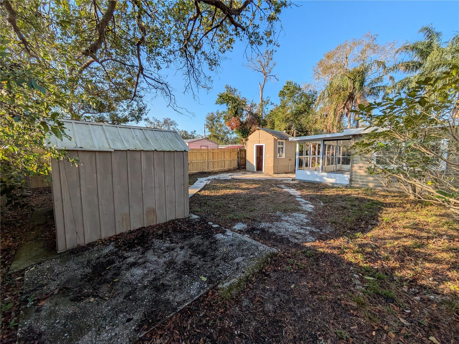 TILSEN MANOR BLKS 2 3 4 5 6 8 - Residential