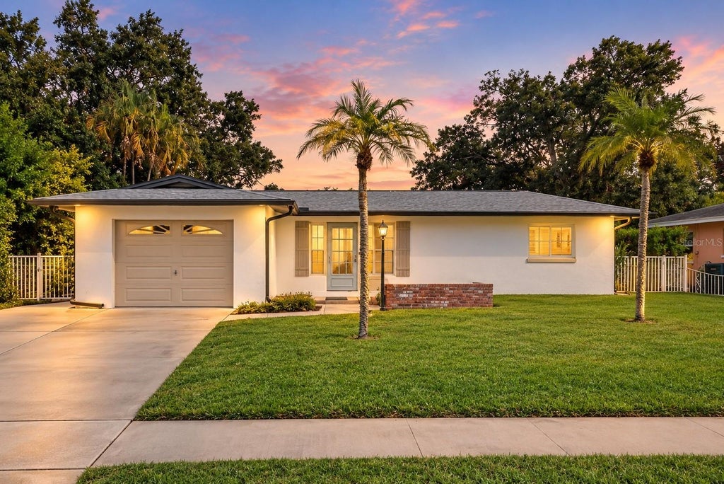 Photo of 11515 Imperial Grove Drive W, Largo, FL 33774 (MLS # TB8553489)