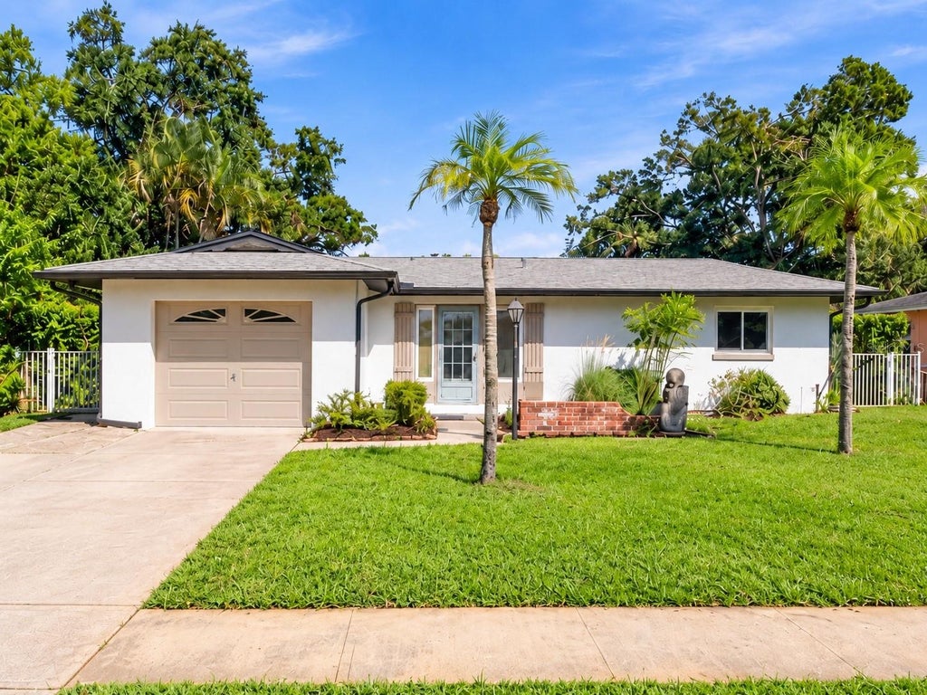 Photo of 11515 Imperial Grove Drive W, Largo, FL 33774 (MLS # TB8553489)
