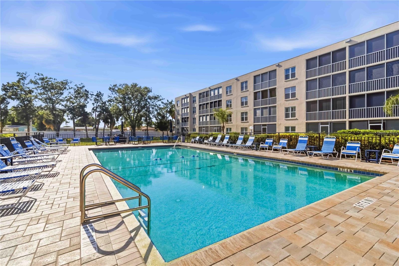 ARBORS AT PINEBROOK CONDO PH I - Residential