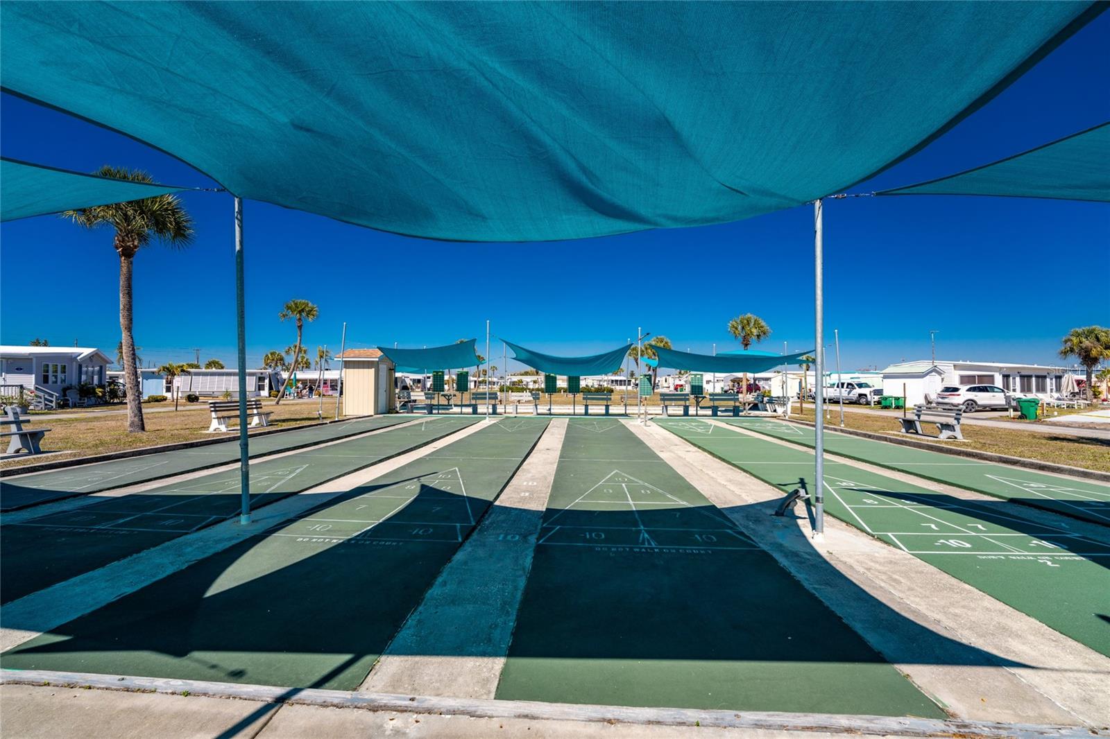 HOLIDAY TRAVEL PARK ENGLEWOOD - Residential