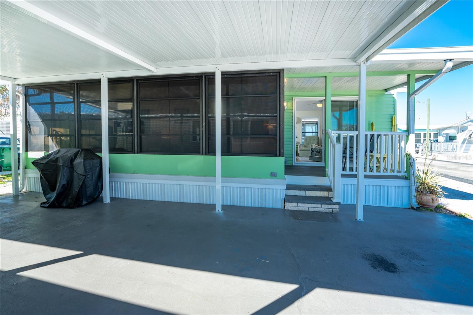 HOLIDAY TRAVEL PARK ENGLEWOOD - Residential