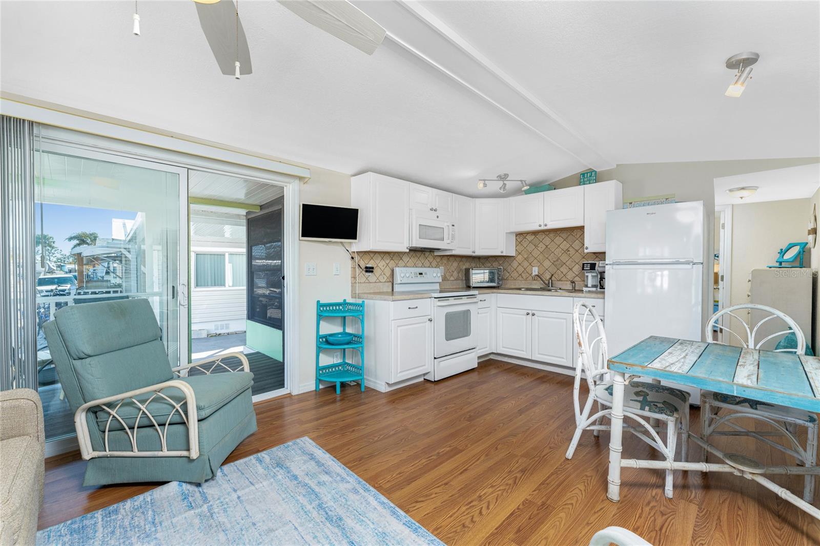 HOLIDAY TRAVEL PARK ENGLEWOOD - Residential