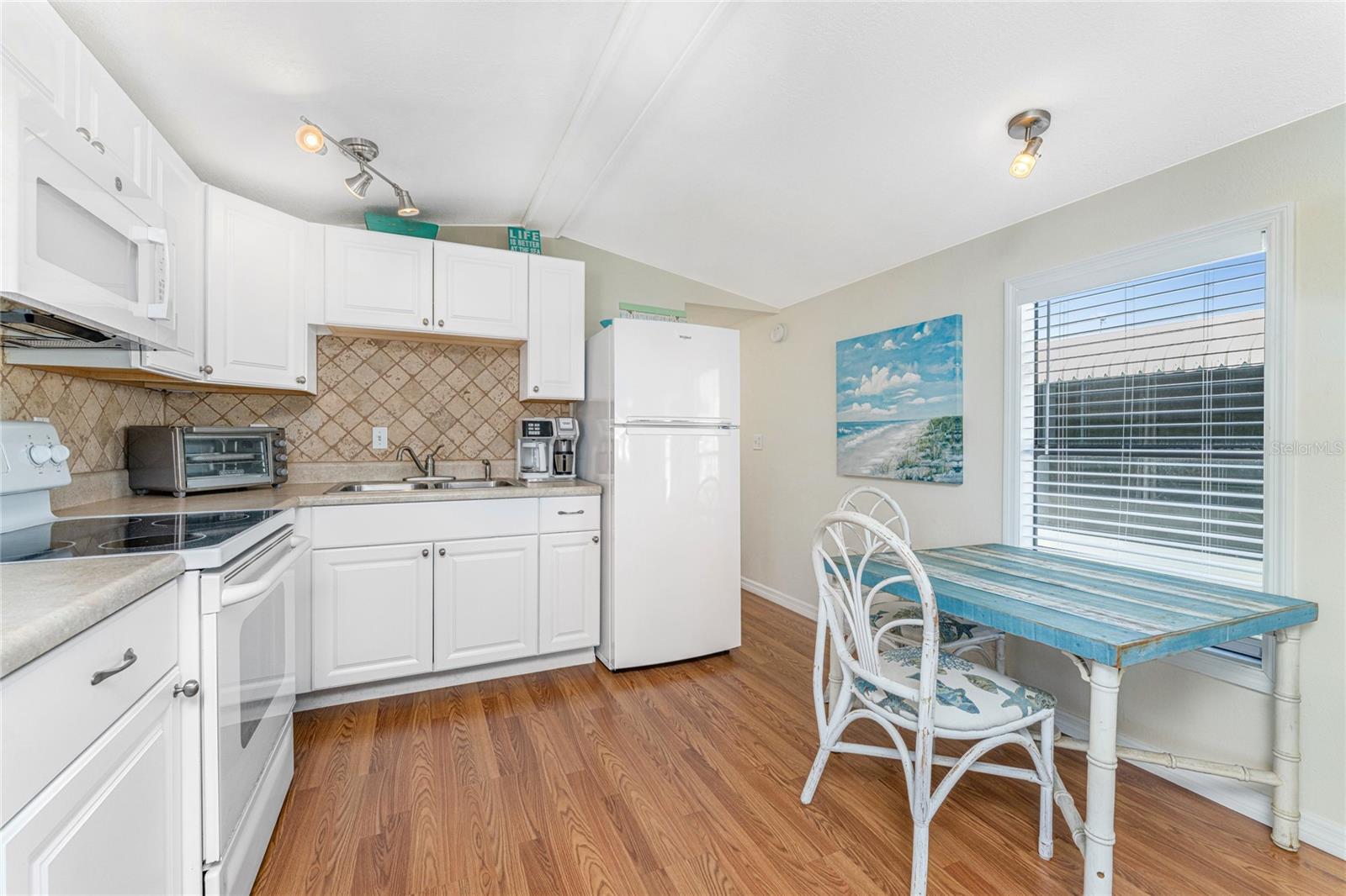 HOLIDAY TRAVEL PARK ENGLEWOOD - Residential