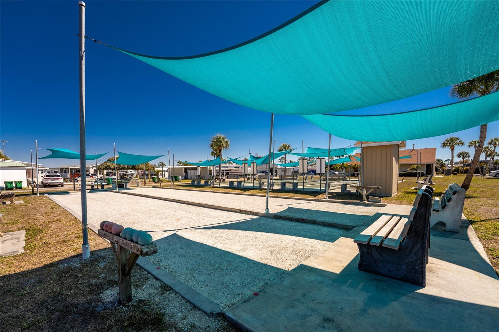 HOLIDAY TRAVEL PARK ENGLEWOOD - Residential