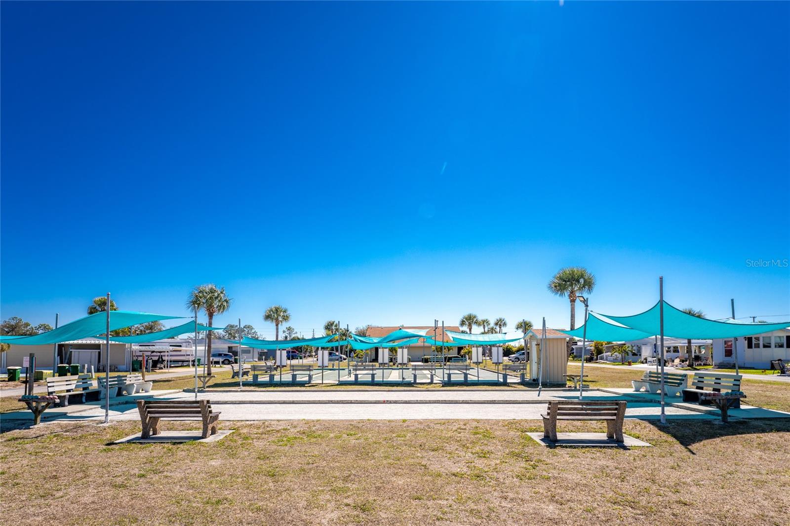 HOLIDAY TRAVEL PARK ENGLEWOOD - Residential