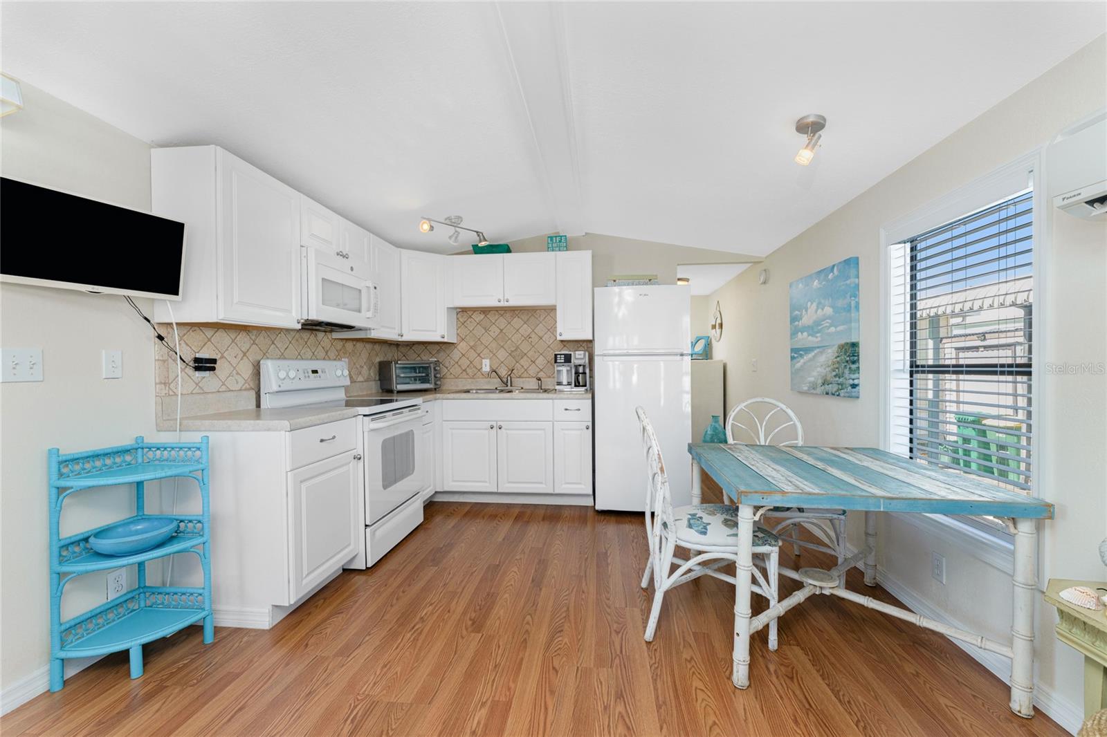 HOLIDAY TRAVEL PARK ENGLEWOOD - Residential