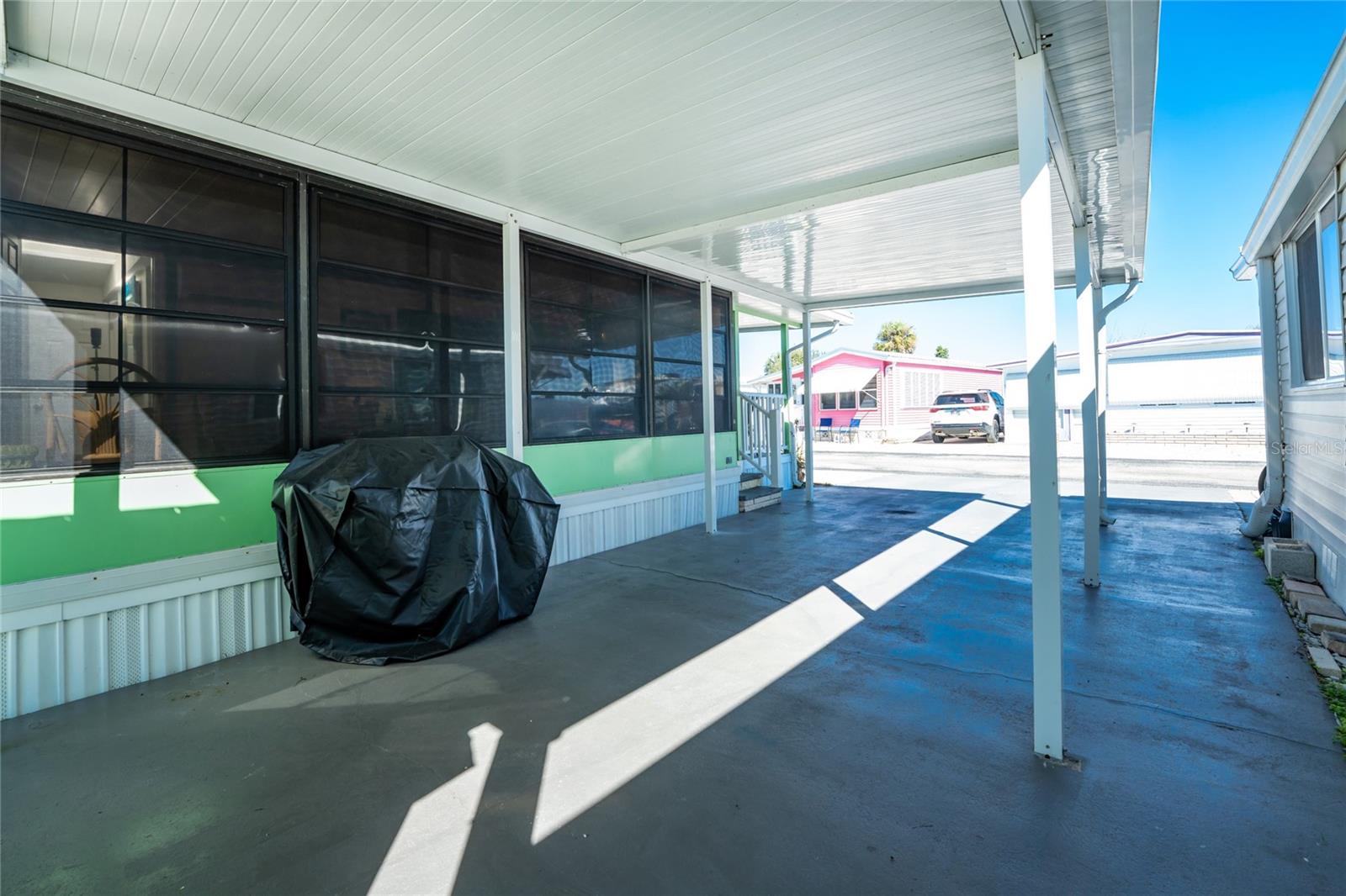 HOLIDAY TRAVEL PARK ENGLEWOOD - Residential