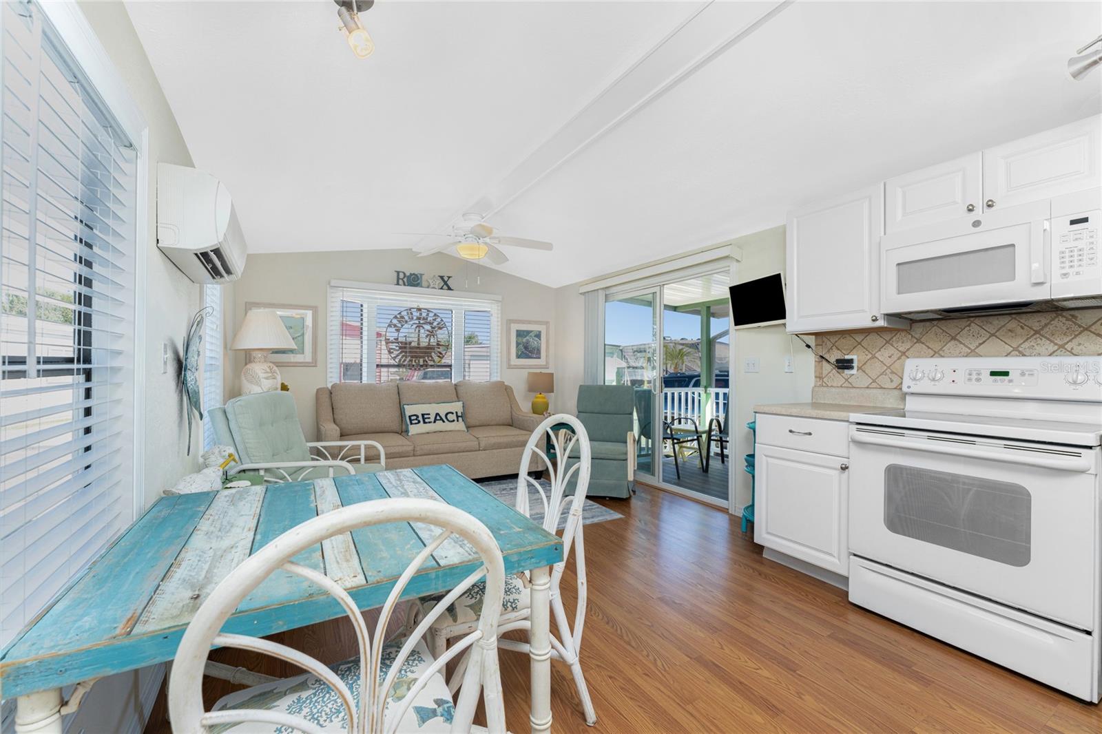 HOLIDAY TRAVEL PARK ENGLEWOOD - Residential