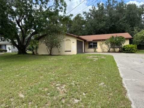 Photo of 1639 Spring Lake Road, Fruitland Park, FL 34731 (MLS # OM708735)
