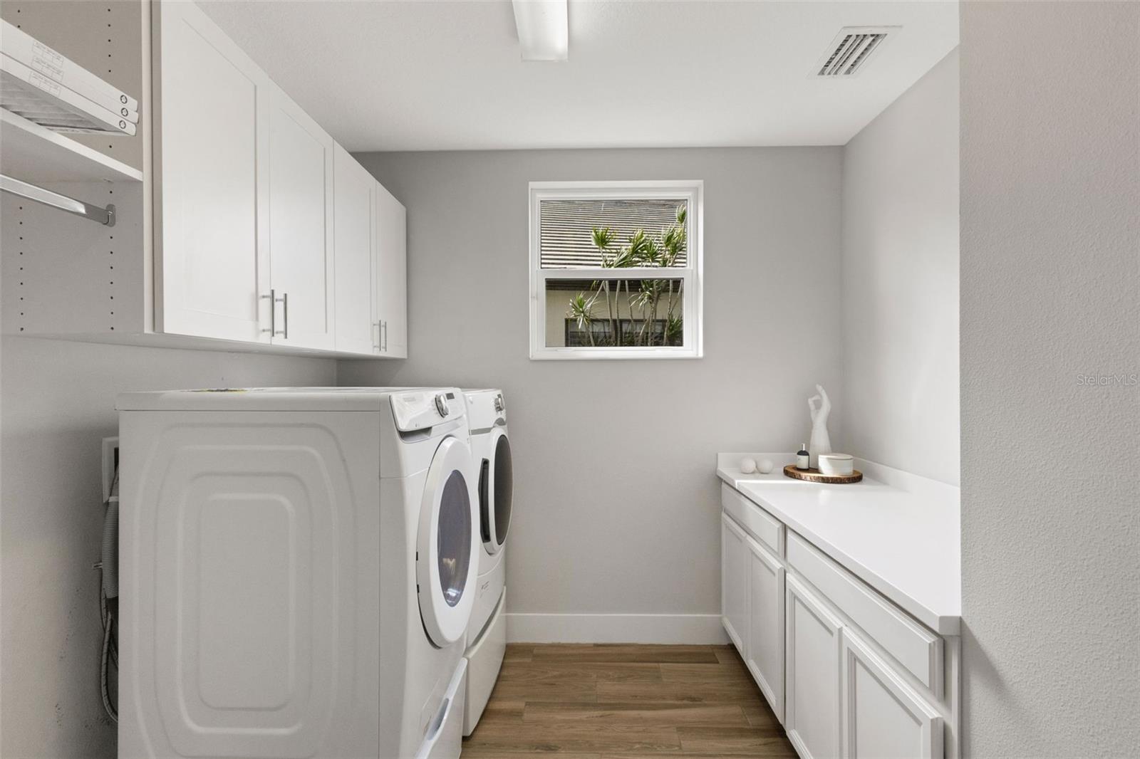 LAKEHOUSE COVE/WATERSIDE PH 1 - Residential