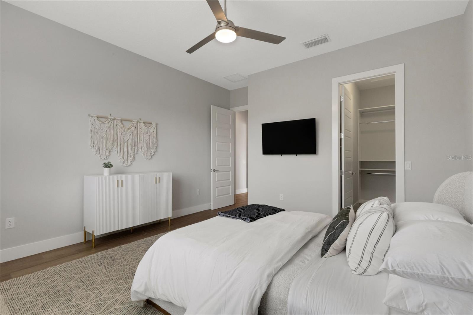 LAKEHOUSE COVE/WATERSIDE PH 1 - Residential