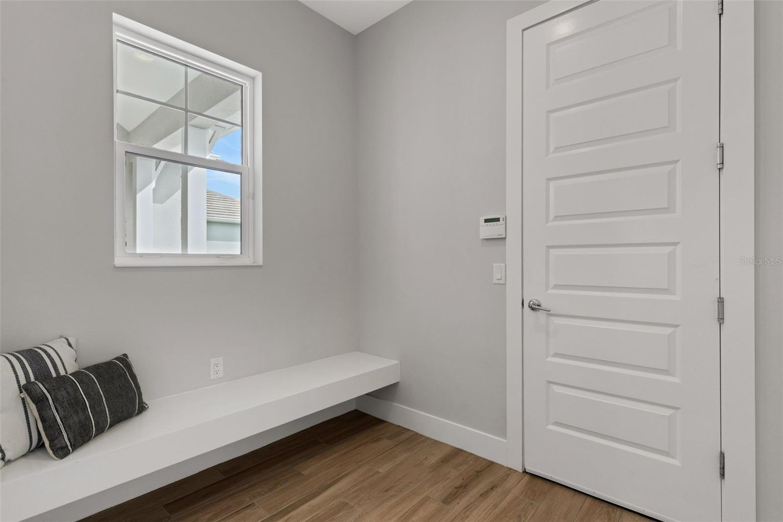 LAKEHOUSE COVE/WATERSIDE PH 1 - Residential