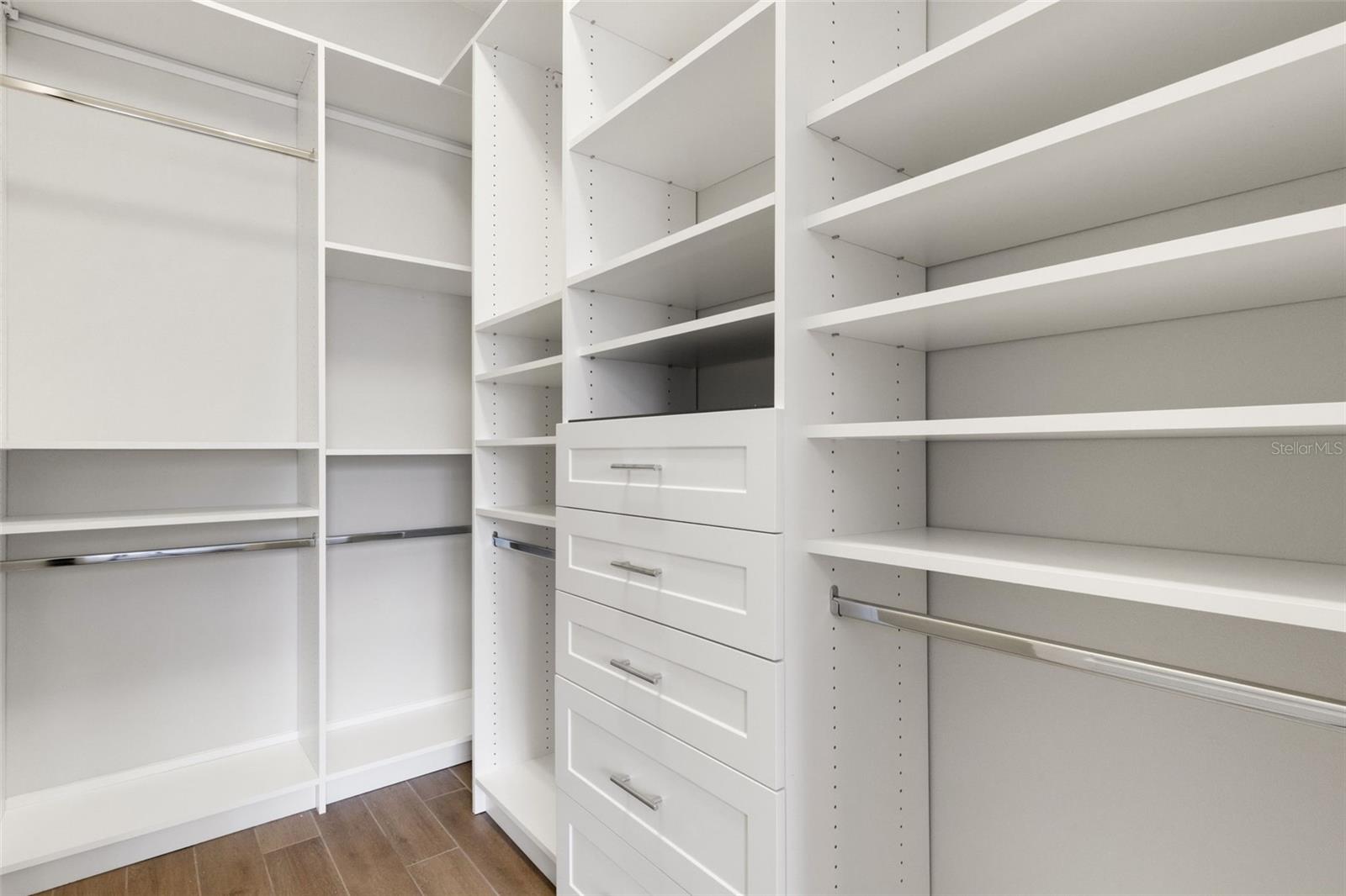 LAKEHOUSE COVE/WATERSIDE PH 1 - Residential