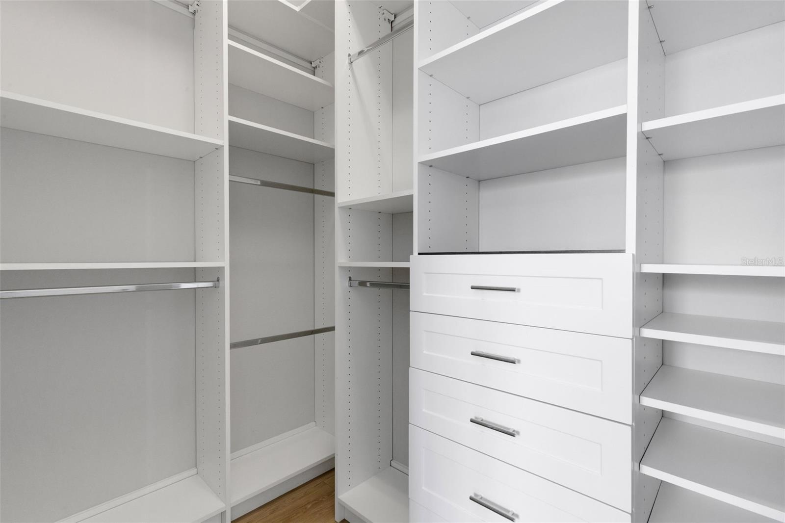 LAKEHOUSE COVE/WATERSIDE PH 1 - Residential