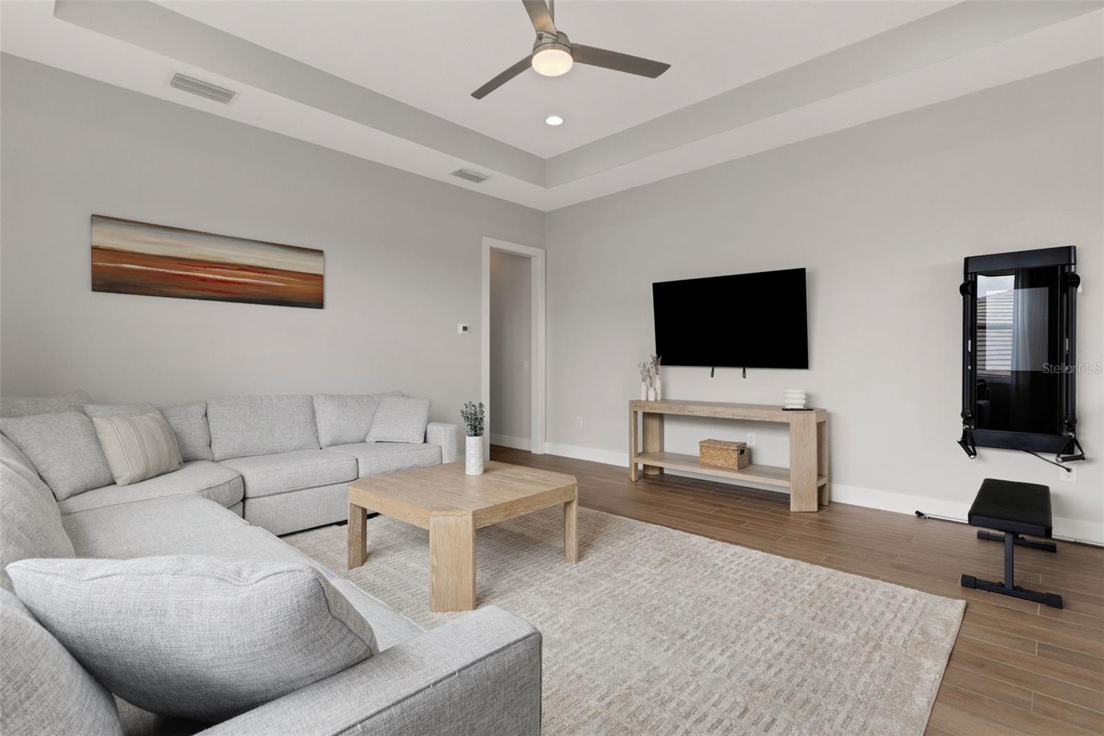 LAKEHOUSE COVE/WATERSIDE PH 1 - Residential