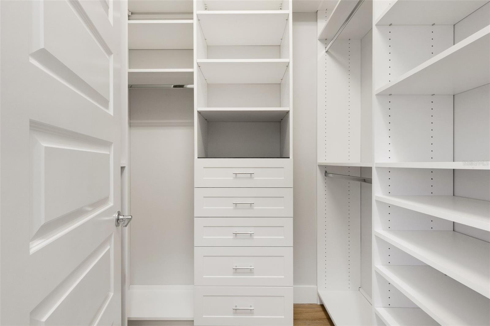 LAKEHOUSE COVE/WATERSIDE PH 1 - Residential