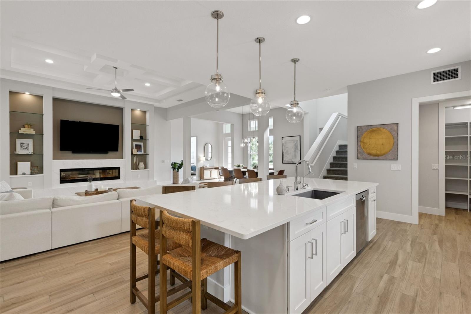 LAKEHOUSE COVE/WATERSIDE PH 1 - Residential