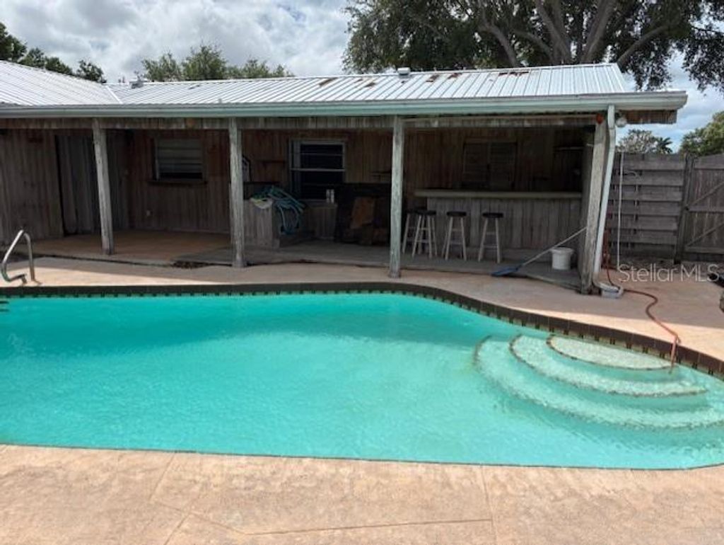 Photo of 5116 18th Avenue W, Bradenton, FL 34209 (MLS # A4689663)