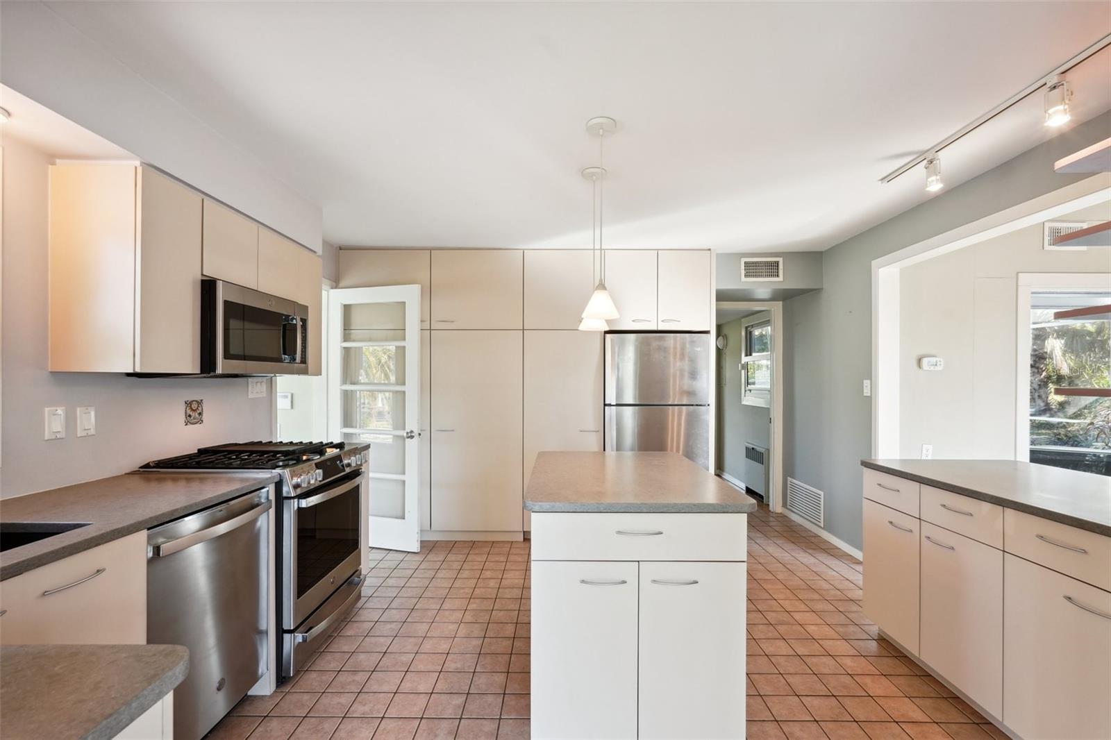 WHITFIELD ESTATES UNIT 1 - Residential