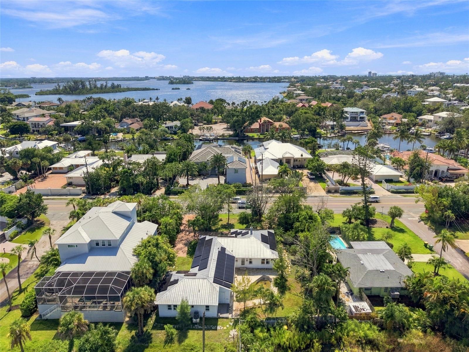 617 SIESTA DRIVE, SARASOTA, FL, 34242 4 617 SIESTA DRIVE