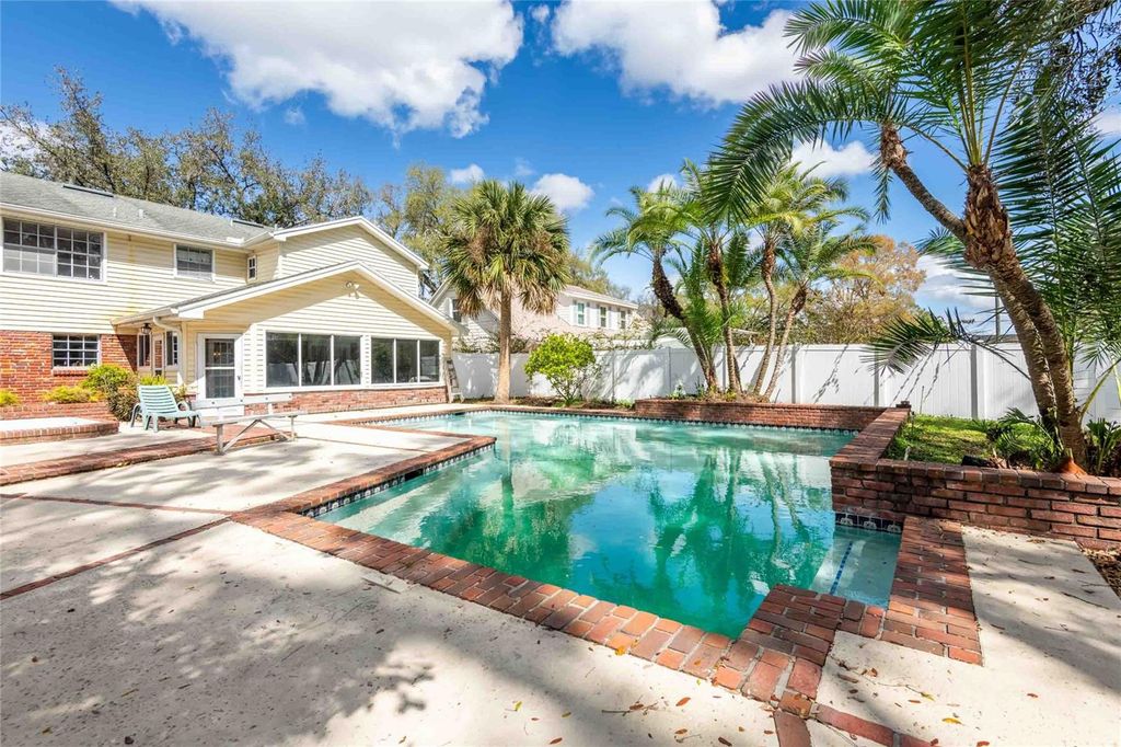 Photo of 2804 Linthicum Place, Tampa, FL 33618 (MLS # TB8483134)